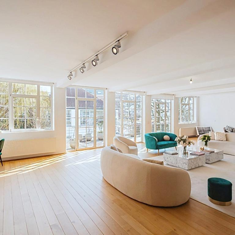 Châtelain : Appartement duplex 3 chambres + terrasses + pkg 