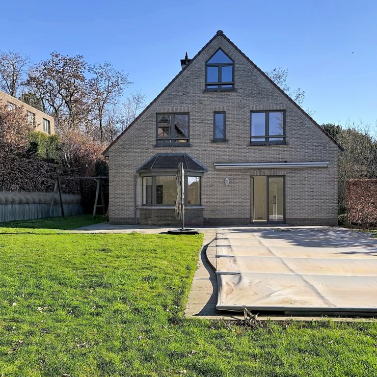 Dieweg : Maison 3 façades + piscine extérieure chauffée