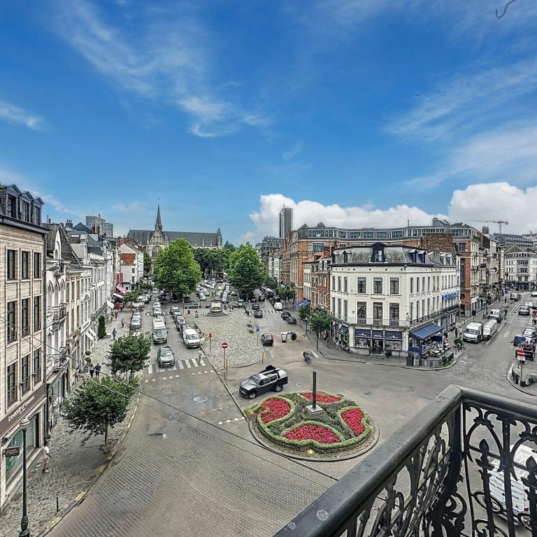 Sablon : Superbe studio avec vue sur la Place