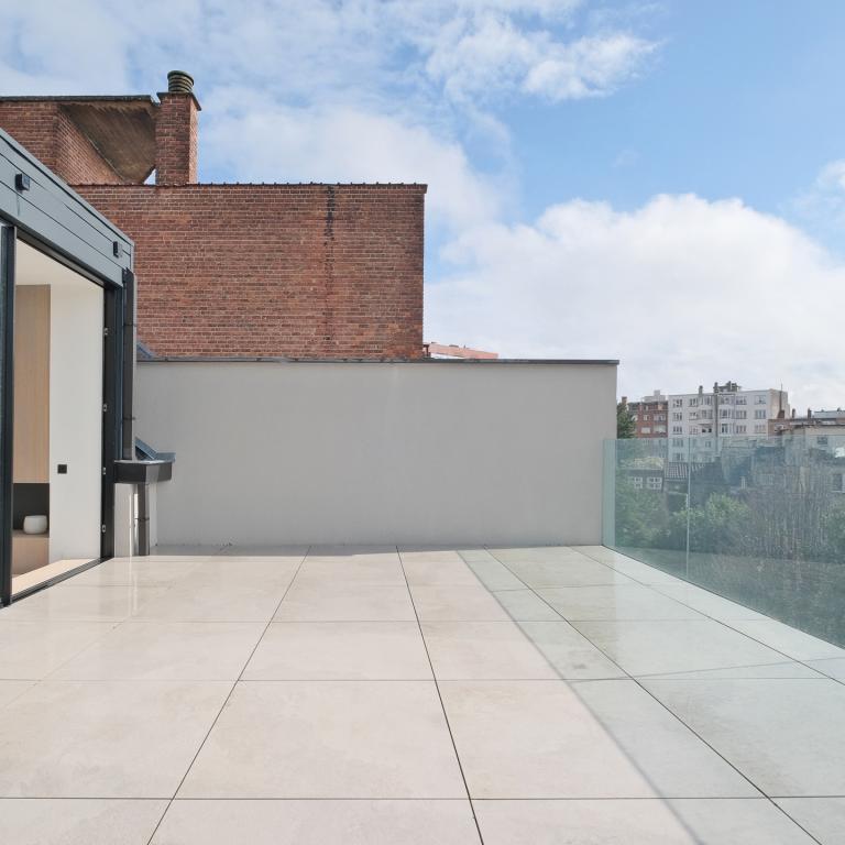 Abbaye, sublime duplex penthouse rénové 3 ch