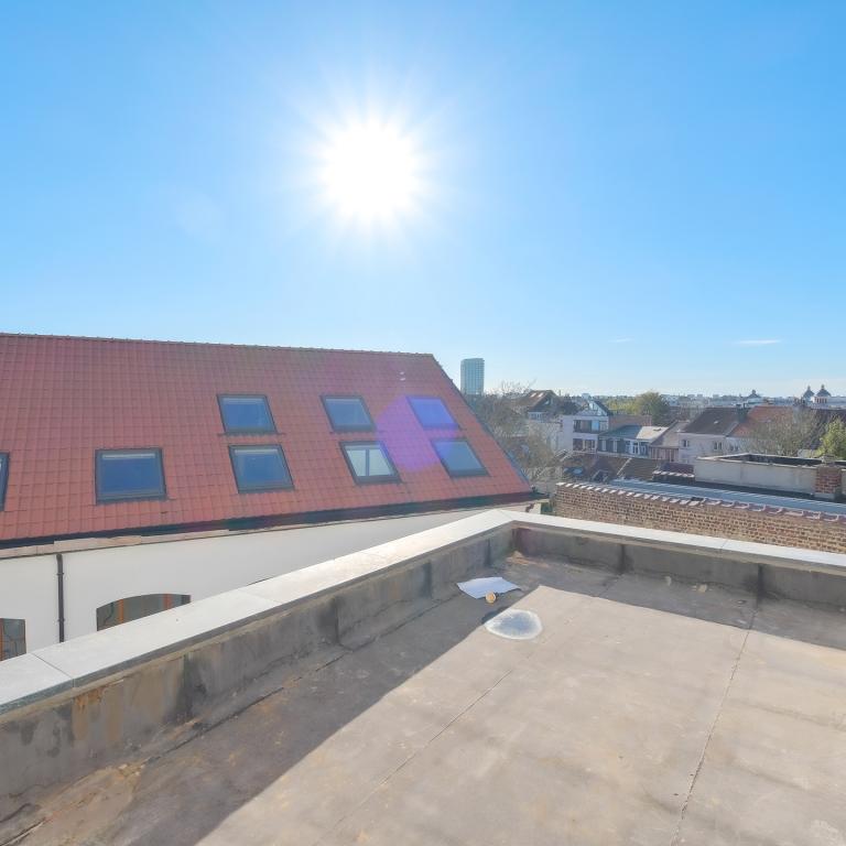 Stephanie/Toison d'or, penthouse rénové ±120m² 3ch terr 17m²