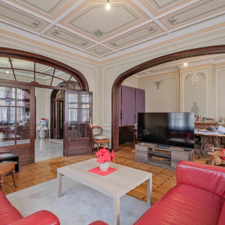 Magnifique Hôtel de maître de ± 600 m², jardin et garage.