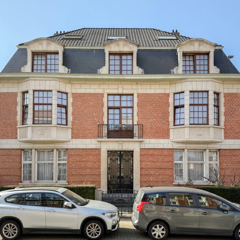 Magnifique Hôtel de maître de ± 600 m², jardin et garage.