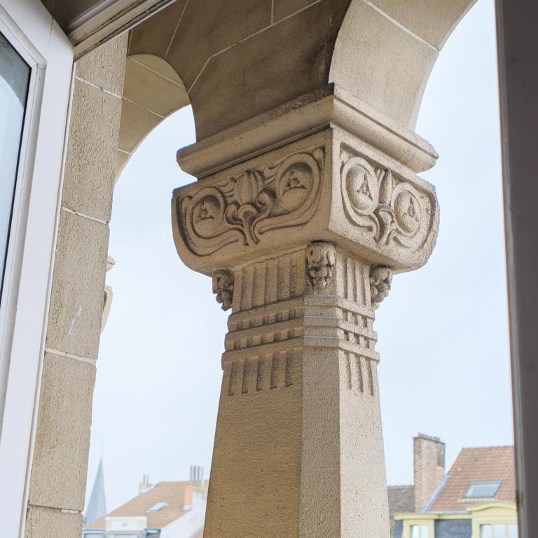 Lumineuse maison bourgeoise, 12 chambres, terrasse & jardin.