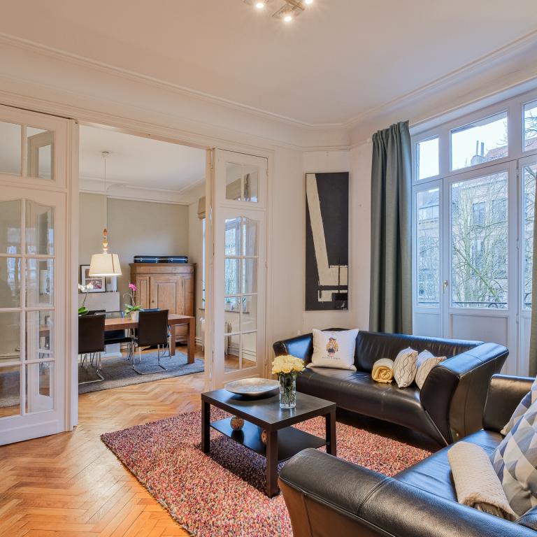 Vanderkindere : Appartement de caractère ± 225 m² bruts.