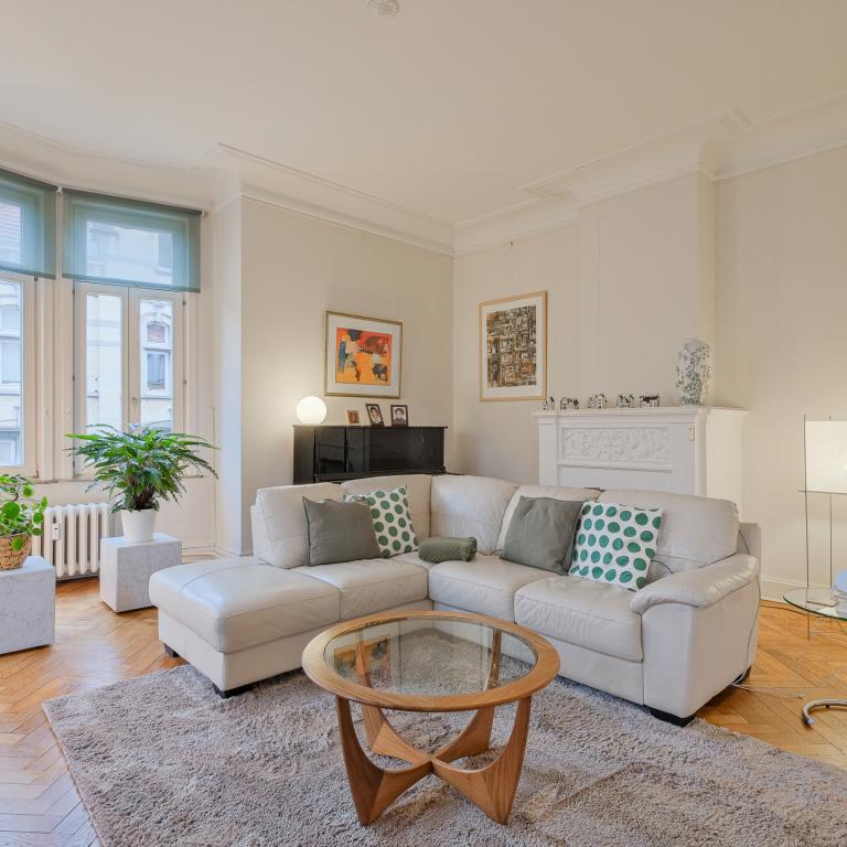 Vanderkindere : Appartement de caractère ± 225 m² bruts.