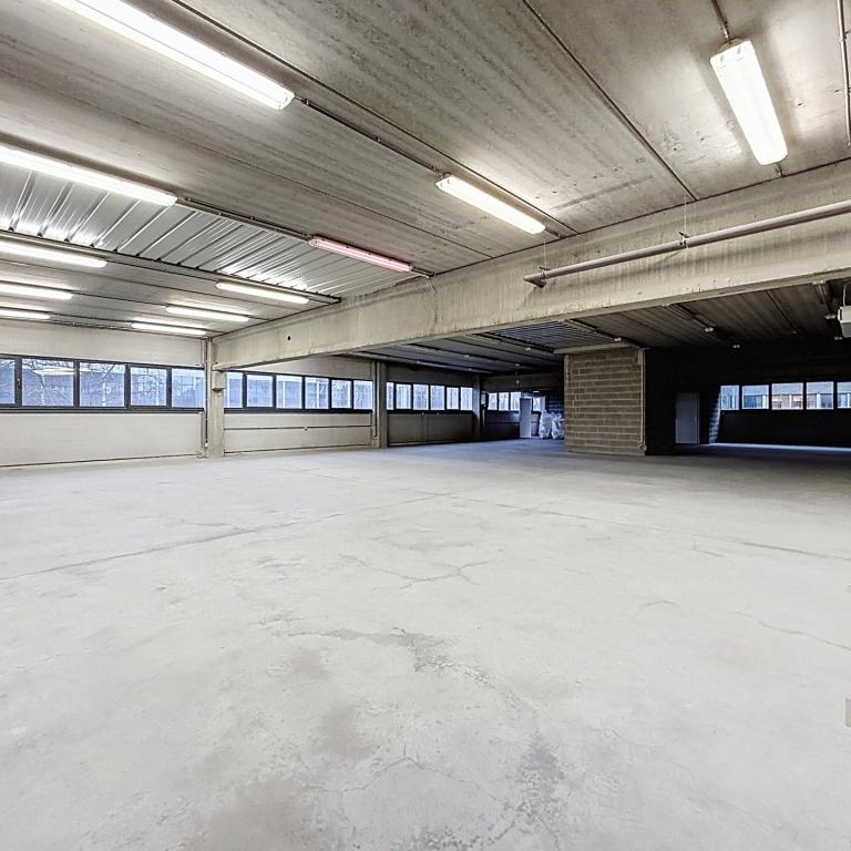 Forest / Drogenbos : Plateau de bureaux brut ± 400 m² 