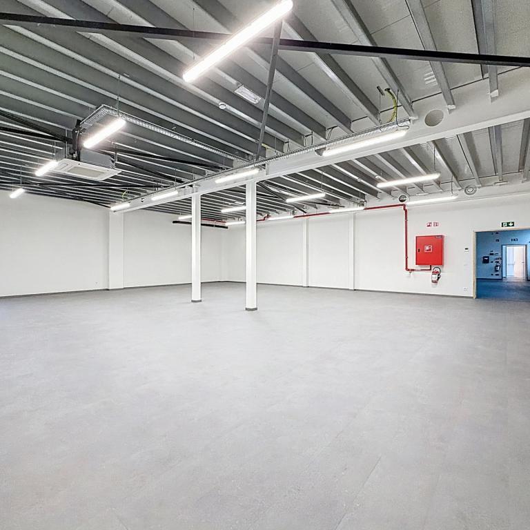 Forest / Drogenbos : Plateaux de bureaux ± 800 m² 