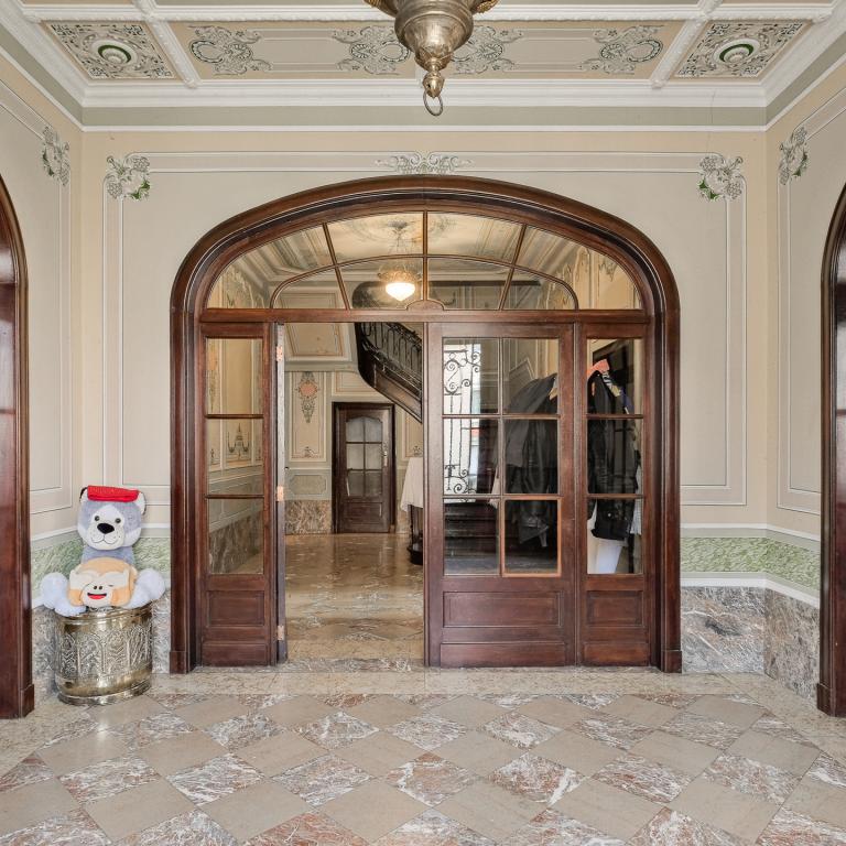 Magnifique Hôtel de maître de ± 600 m², jardin et garage.