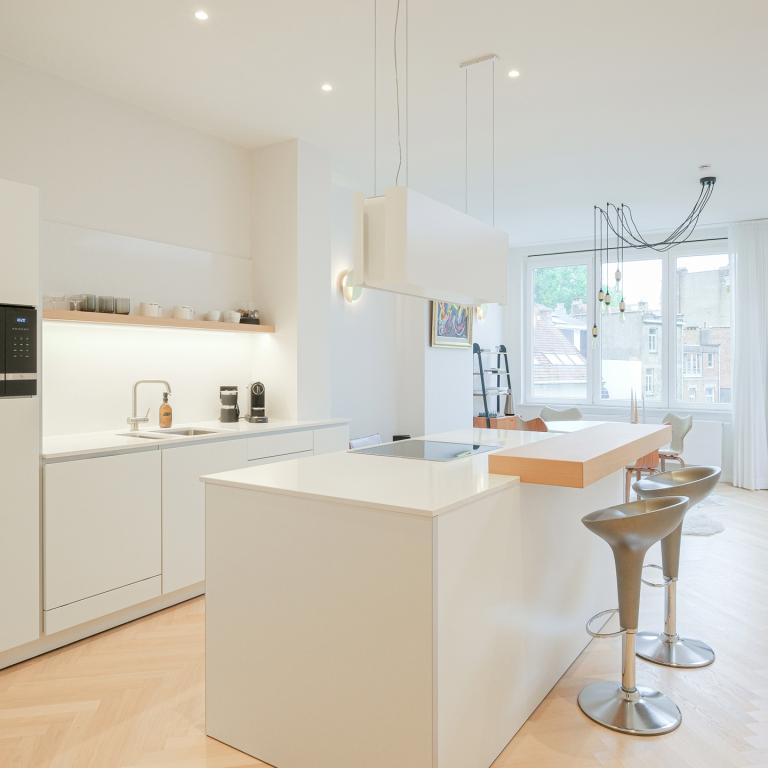 Molière/Pl. Constantin Meunier: Bel appartement rénové 2 ch.