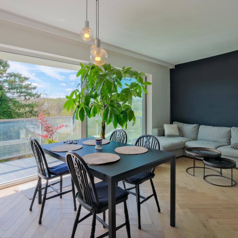 Saint-Job : bel appartement 1 chambre + Terrasse Sud