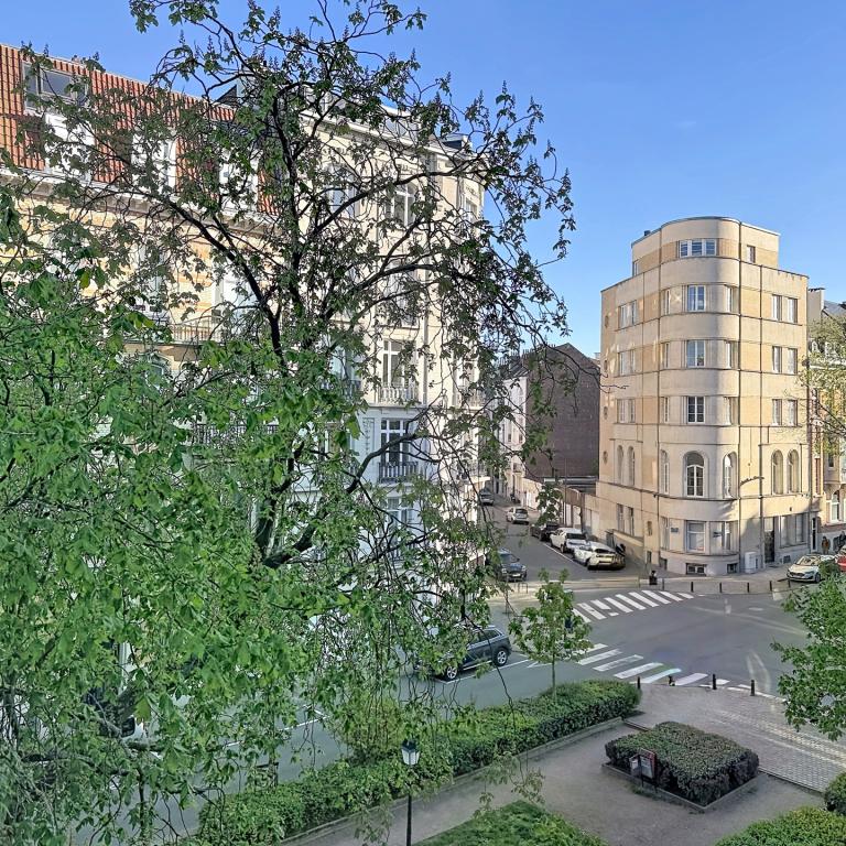 Lepoutre / Pl. Brugmann : Beau studio meublé