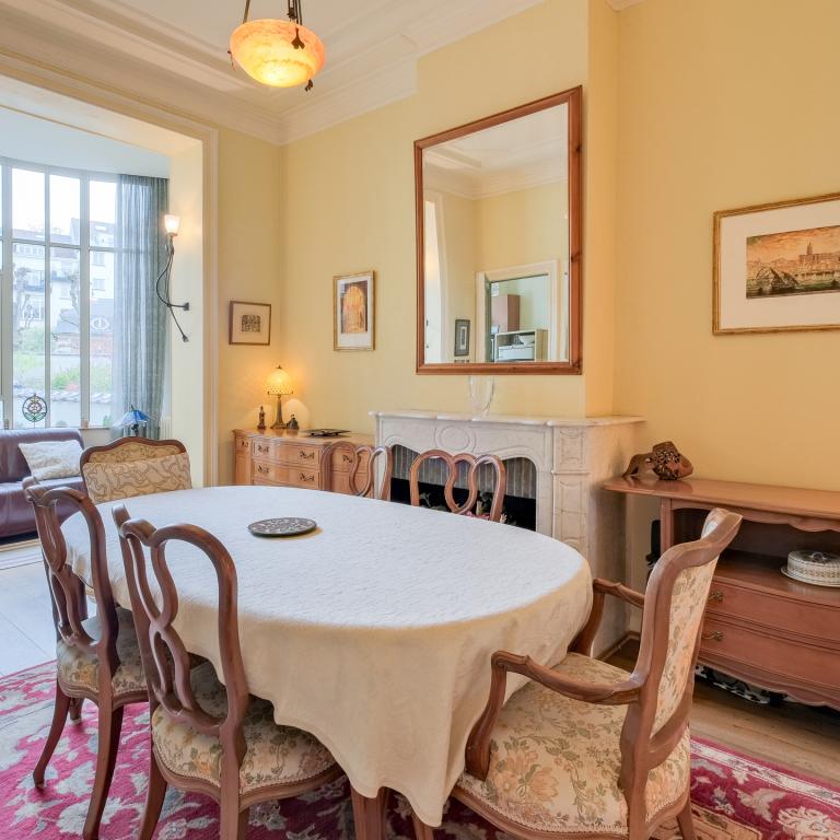 Place Brugmann : maison 6 ch + jardin orienté Sud