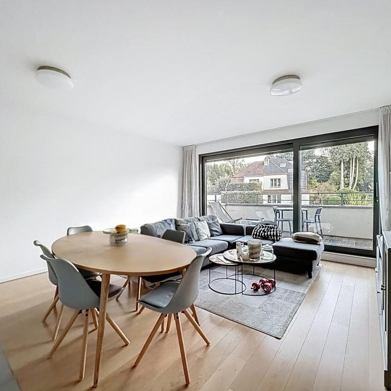 Place Saint-Job : Bel appartement moderne + terrasse SUD