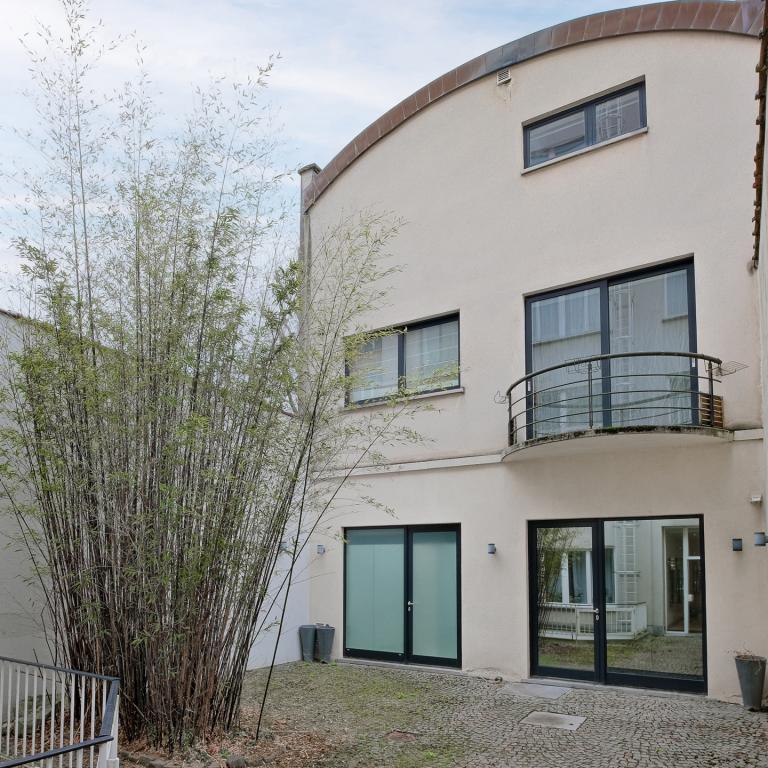 Châtelain: Belle arrière maison 3 chambres, cour et terrasse