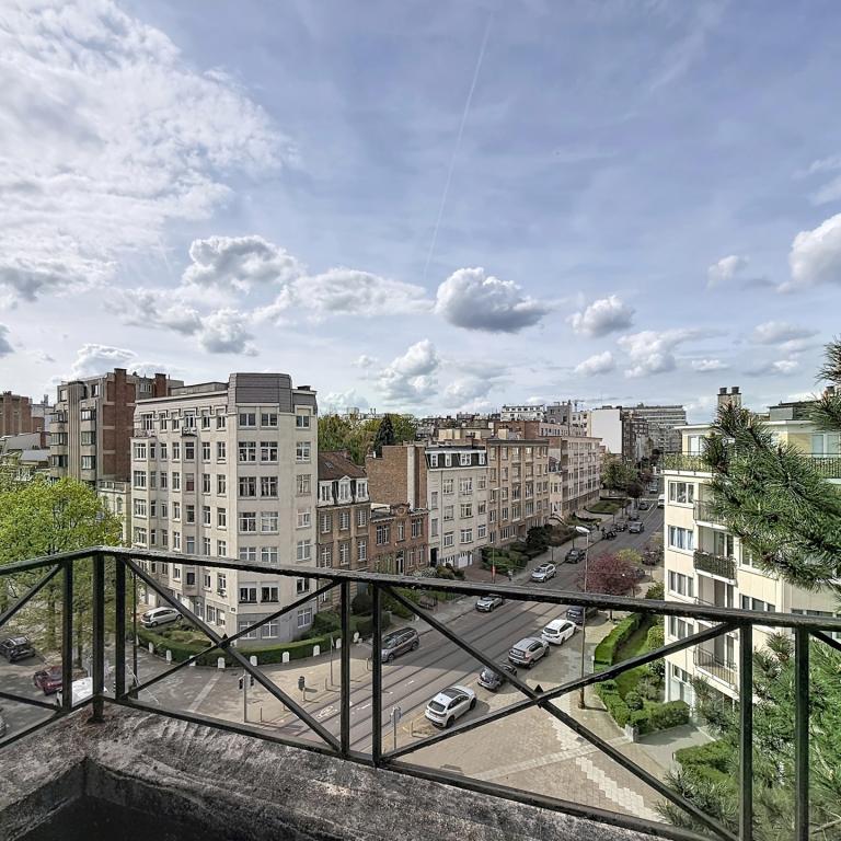 Roosevelt/ULB : Appartement 2 chambres + balcons + garage