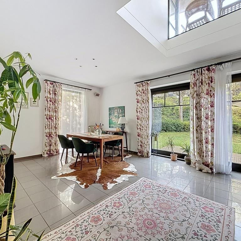 Lycée Français : Magnifique duplex rdc avec jardin + parking