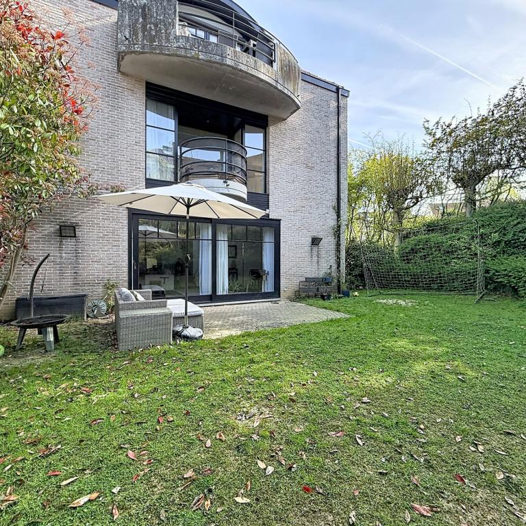 Lycée Français : Magnifique duplex rdc avec jardin + parking