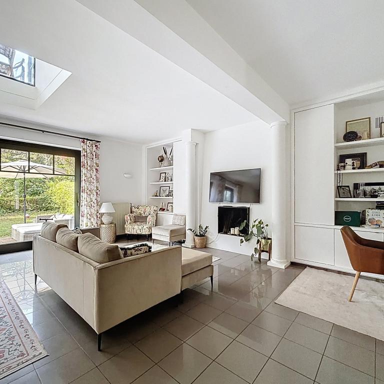 Lycée Français : Magnifique duplex rdc avec jardin + parking