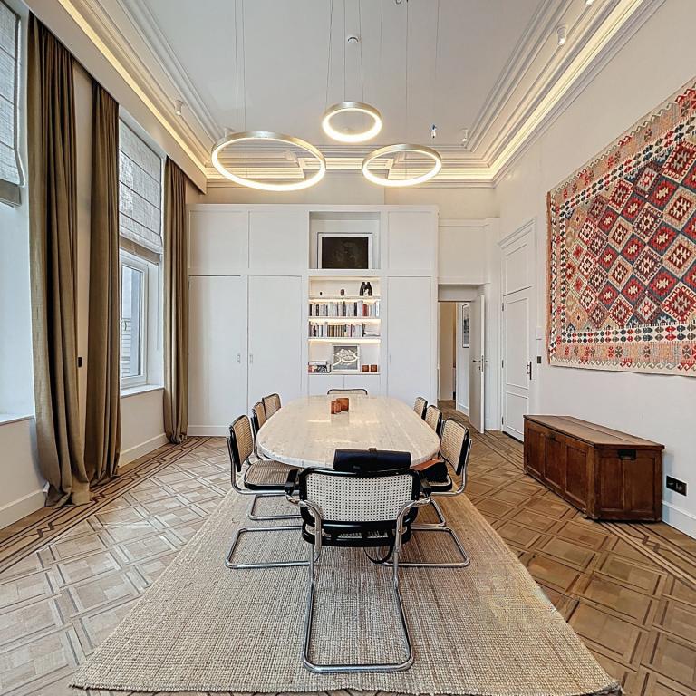 Sablon : Superbe appartement 3 chambres entièrement rénové