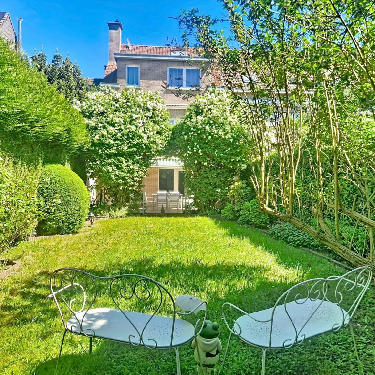 Splendide maison: jardin sud, double garage, prof. libérale