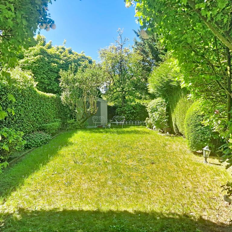 Splendide maison: jardin sud, double garage, prof. libérale