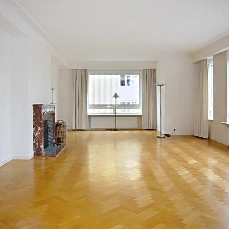 Roosevelt / Cambre : Bel appartement de standing + terrasse