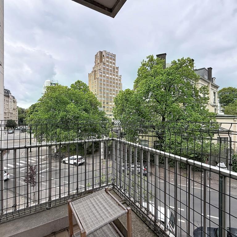 Roosevelt / Cambre : Bel appartement de standing + terrasse