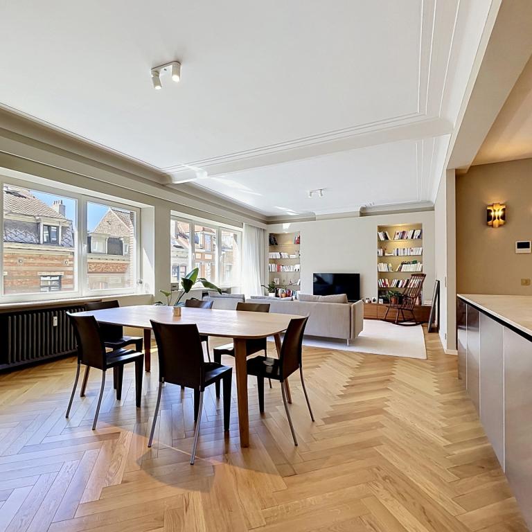 Place Brugmann : Appartement 2 chambres en parfait état + balcon