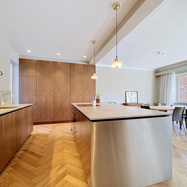 Place Brugmann : Appartement 2 chambres en parfait état + balcon