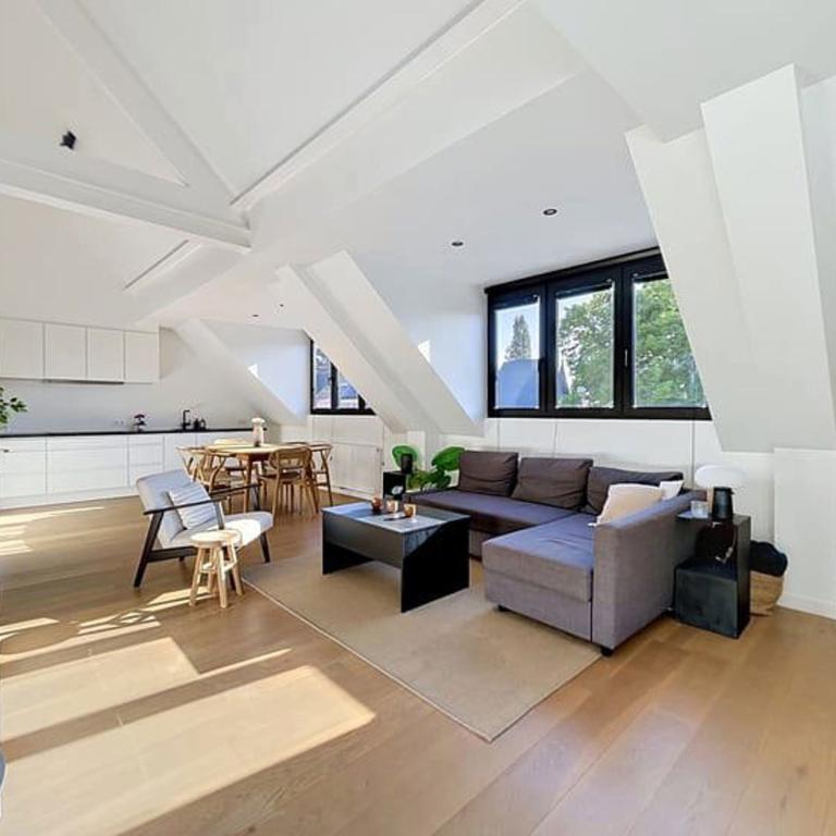 Anvers : Penthouse 2 chambres rénové en 2021