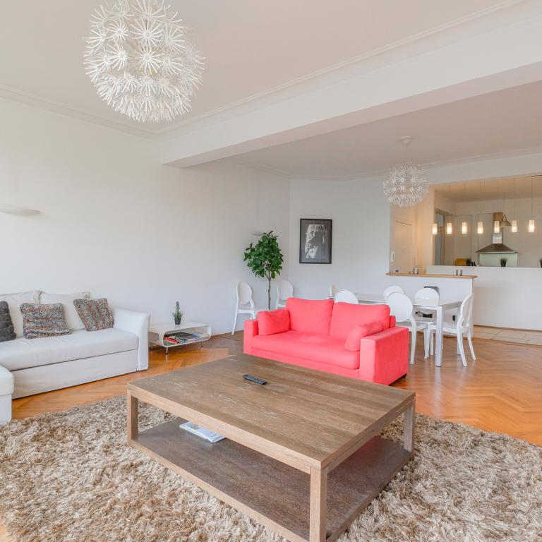 Louise/Châtelain: Magnifique appartement meublé