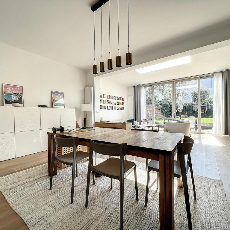 Parvis Saint-Pierre : Magnifique maison rénovée 5 chambres