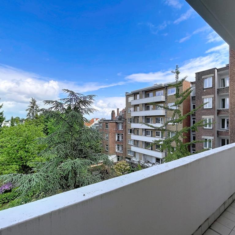 Sq. Vergote : Bel appartement 4 ch + terrasse + pkg