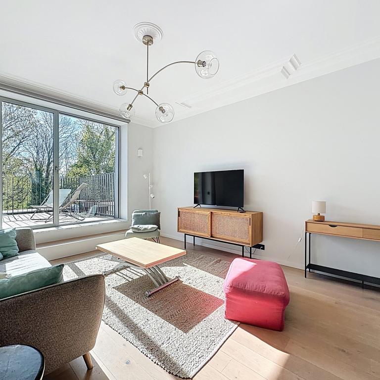 Pl. Vanderkindere : Superbe duplex penthouse meublé + terras