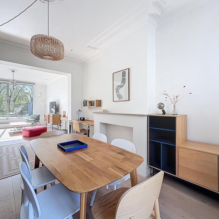 Pl. Vanderkindere : Superbe duplex penthouse meublé + terras