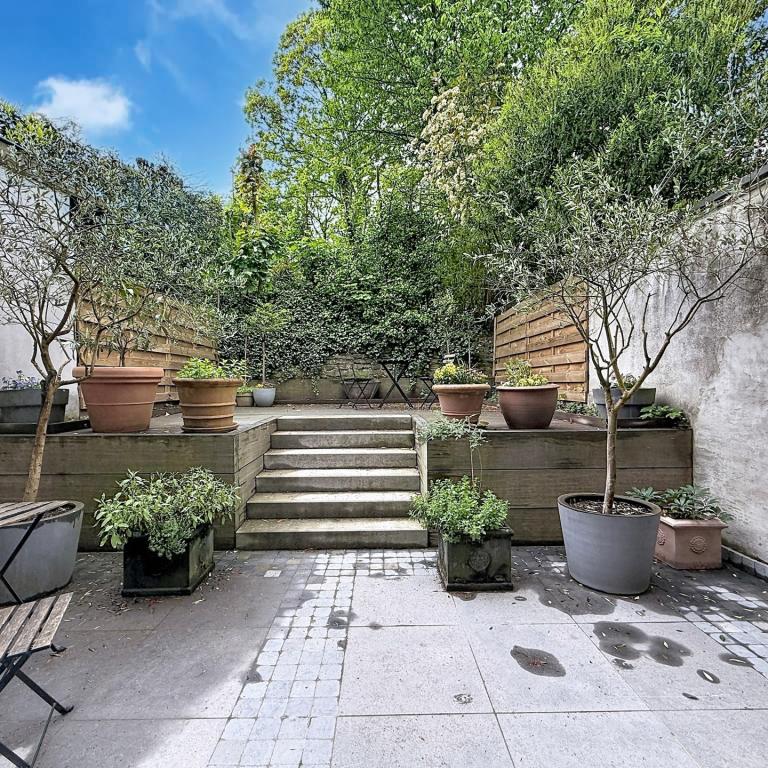 Churchill/Montjoie : Bel appartement meublé avec cour