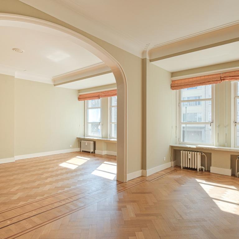 Rond Point Etoile : Superbe appartement 3 chambres 