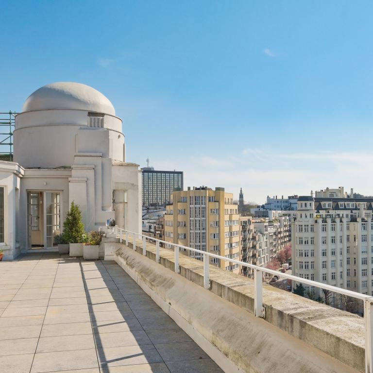 Rond Point Etoile : Superbe appartement 3 chambres 