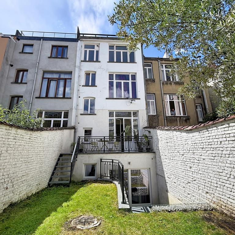Châtelain : Bel appartement duplex 2 ch et jardin