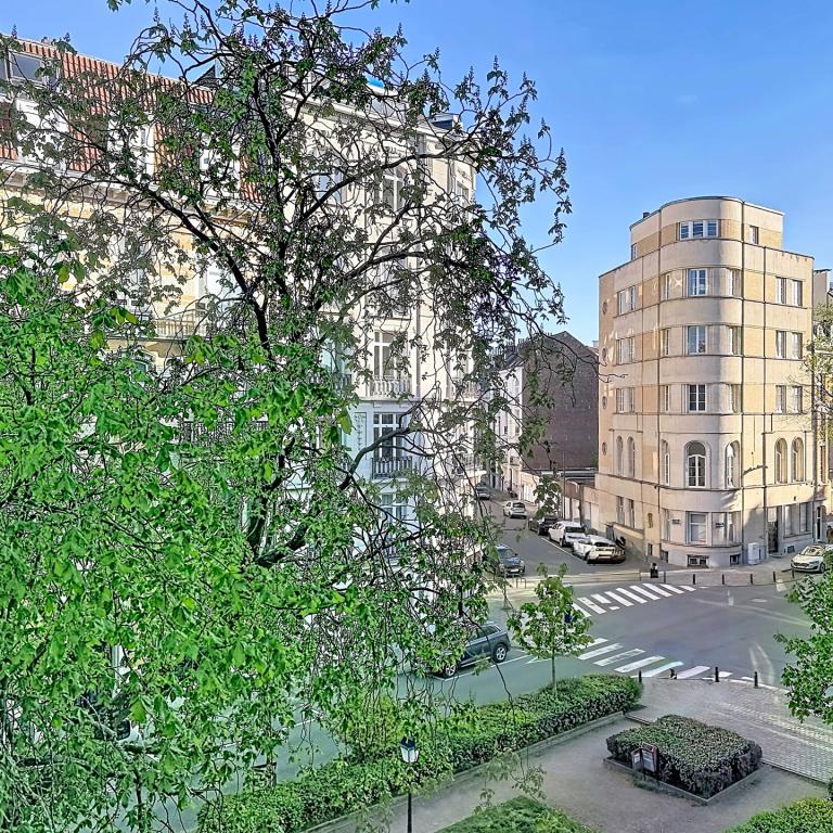 Lepoutre / Pl. Brugmann : Beau studio meublé