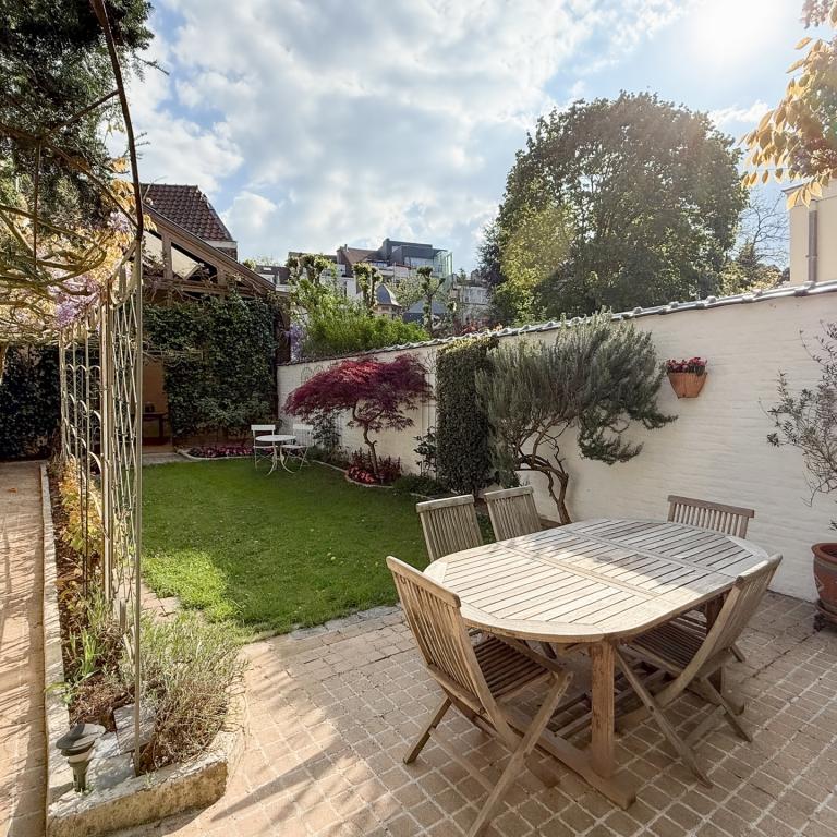 Place Brugmann : maison 6 ch + jardin orienté Sud