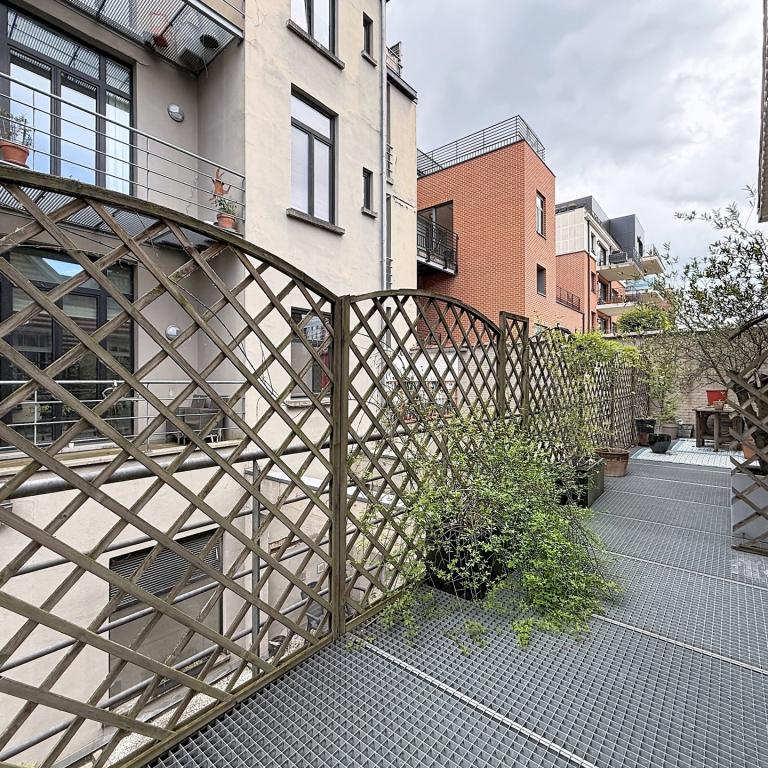 Pl. Brugmann/Châtelain : Joli loft en duplex