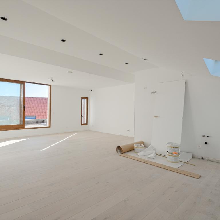 Stephanie/Toison d'or, penthouse rénové ±120m² 3ch terr 17m²