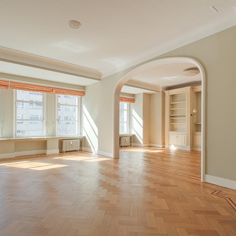 Rond Point Etoile : Superbe appartement 3 chambres 