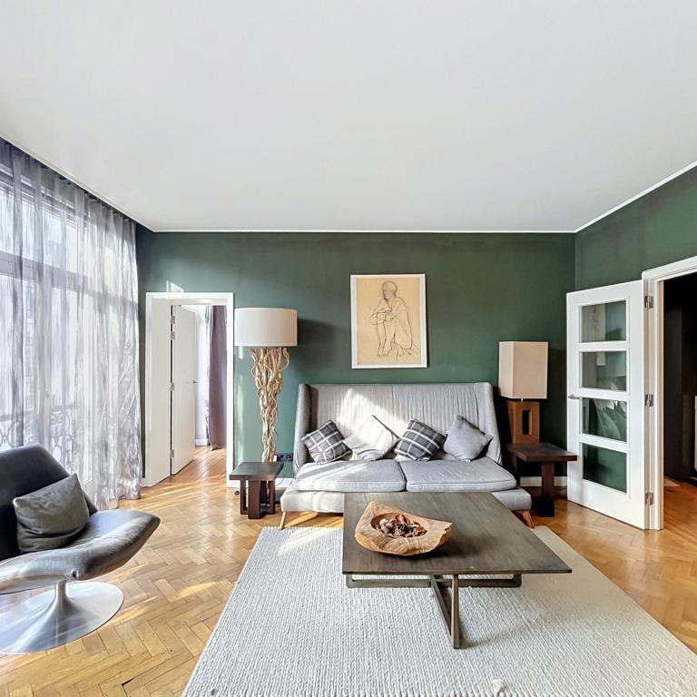 Place de la Bourse : Bel appartement meublé 2 chambres