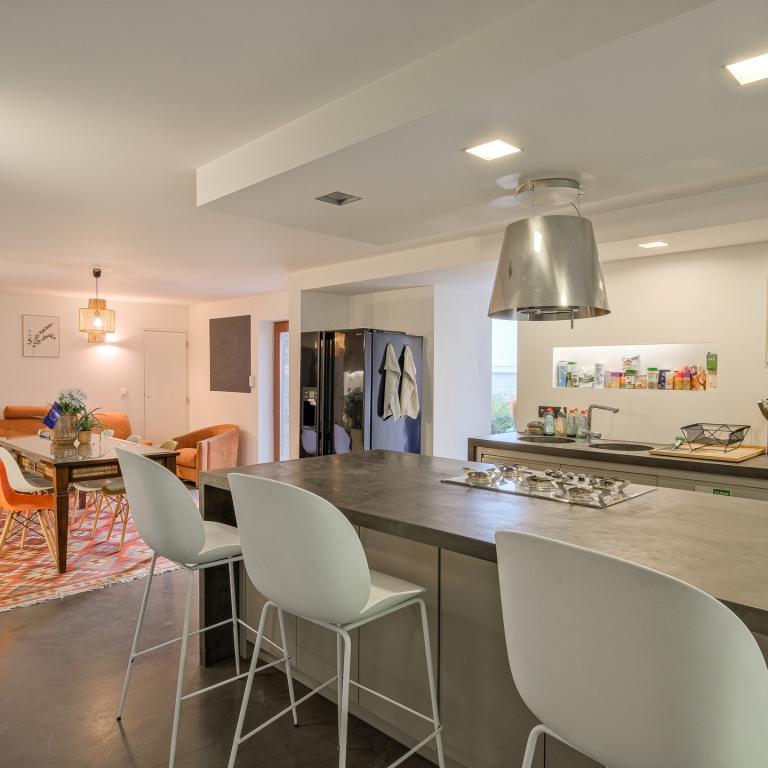 Chant d'oiseau: magnifique duplex rénové avec jardin