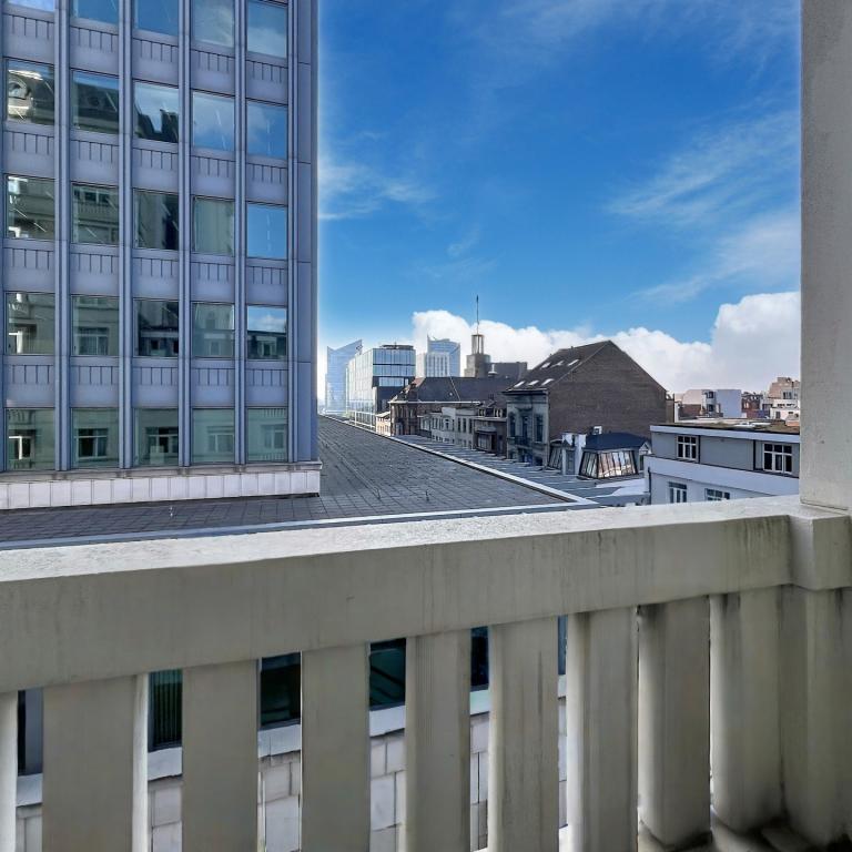Botanique : Superbe appartement de 2 chambres + balcon