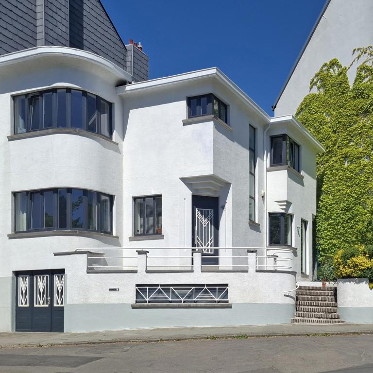 Dieweg - Magnifique maison moderniste avec garage.