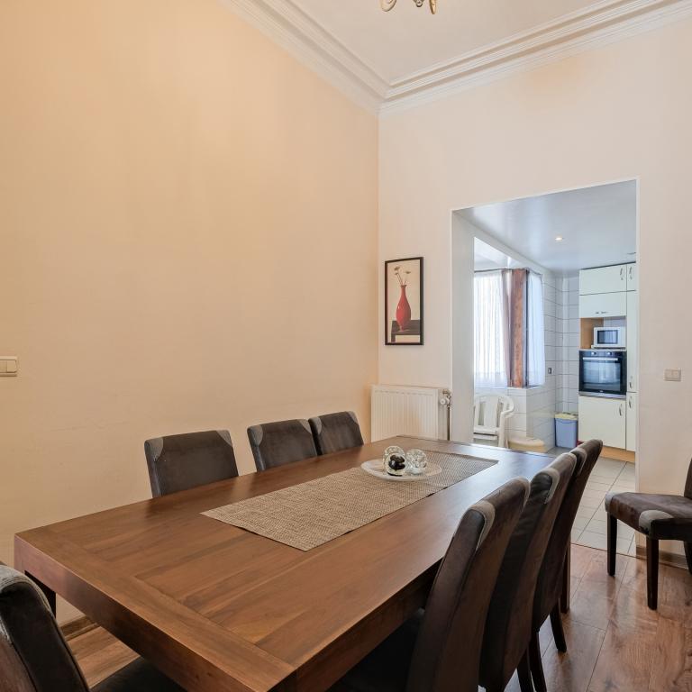 Saint-Gilles : Magnifique maison 4 chambres, cour, parking 